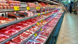 Famílias mantém cautela de gastos em 2025