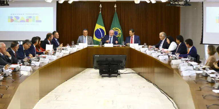 Arrecadação governo federal 2024 .