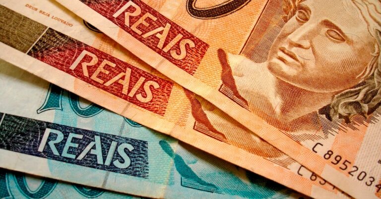 Investimentos dos brasileiros sobem em dezembro de 2024.