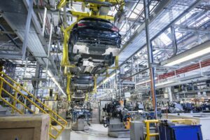 Produção de veículos retoma patamares pré-pandemia.