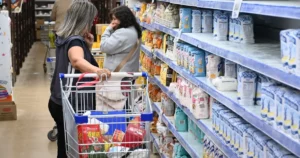 Inflação faz brasileiros 58% dos brasileiros comprarem menos.
