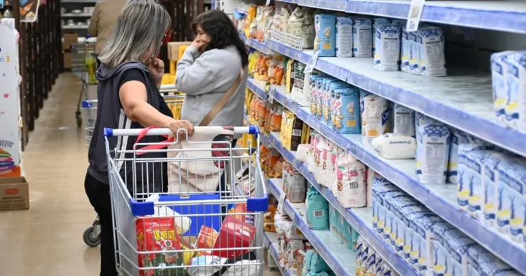 Inflação faz brasileiros 58% dos brasileiros comprarem menos.