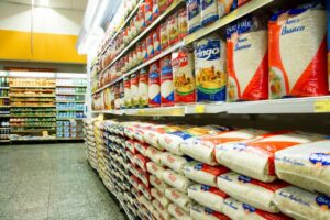 Por que a cesta básica está mais cara em 14 capitais?