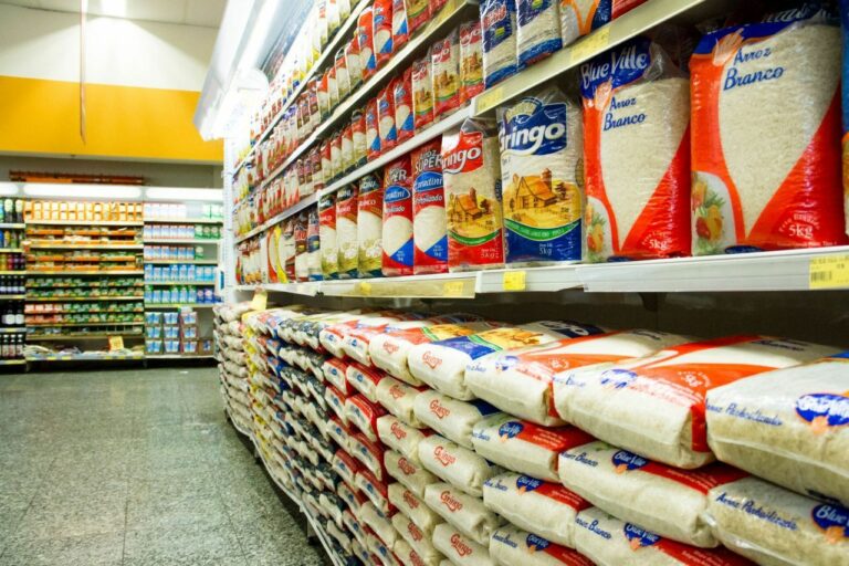 Por que a cesta básica está mais cara em 14 capitais?